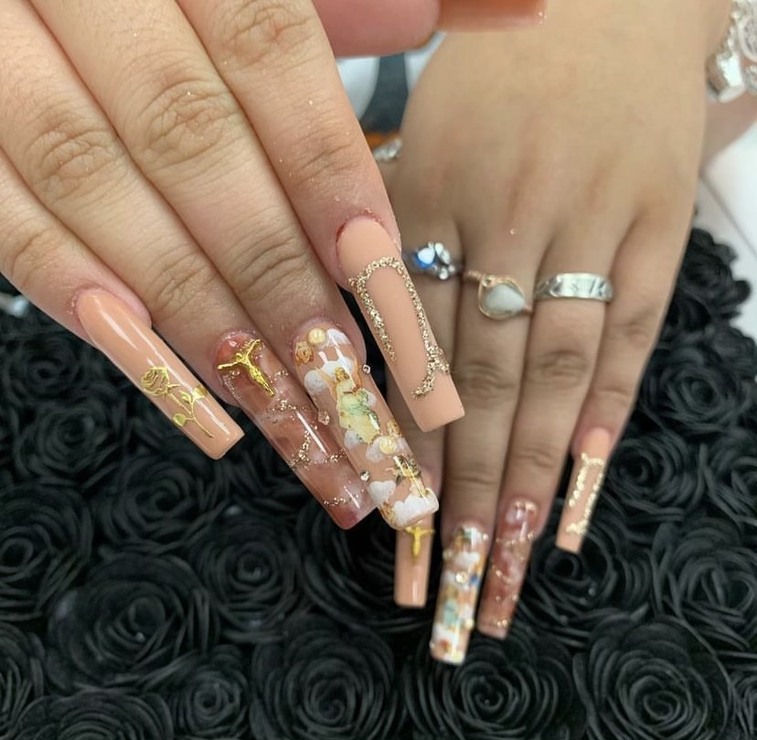 DA-VI NAILS logo